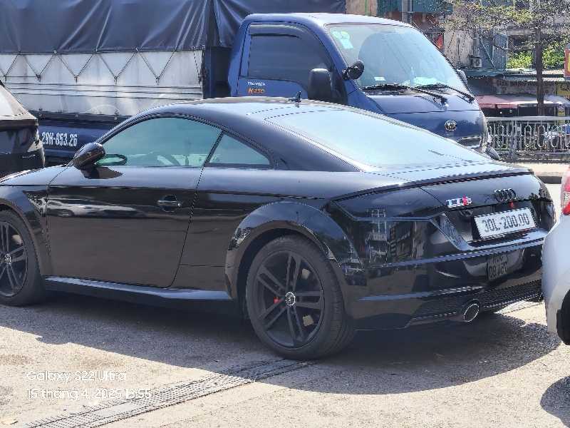 Audi TT RS spotted in Hanoi