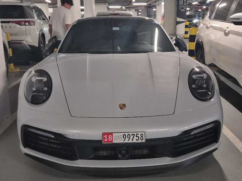 Porsche 911 (2022) spotted in Abu Dhabi, United Arab Emirates
