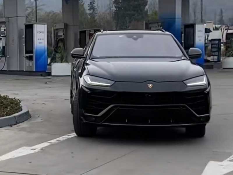Lamborghini Urus spotted in Chillán