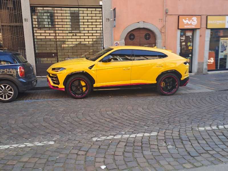 Lamborghini Urus (2021) spotted in Bergamo, Italy