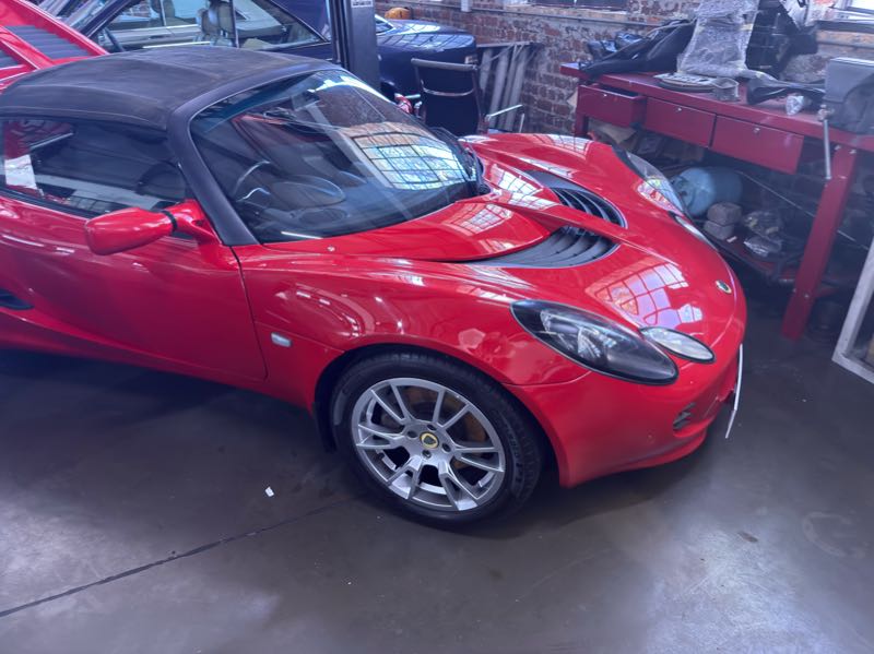Lotus Elise (2005) spotted in Cape Town, South Africa