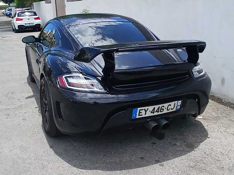 Porsche Cayman spotted in Saint-Paul