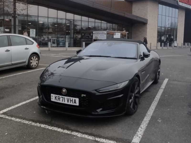 Jaguar F-Type spotted in Blois