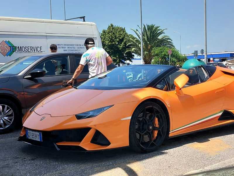 Lamborghini Huracán Spyder spotted in Livorno
