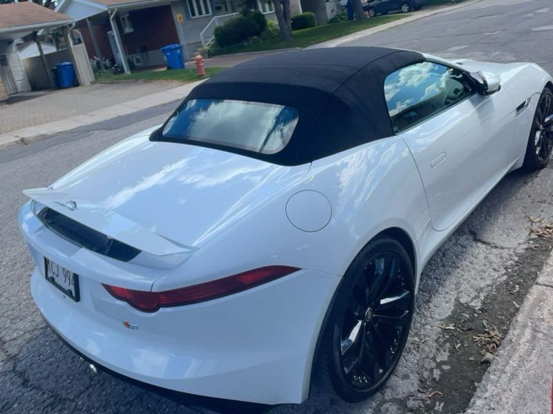 Jaguar F-Type spotted in Longueuil