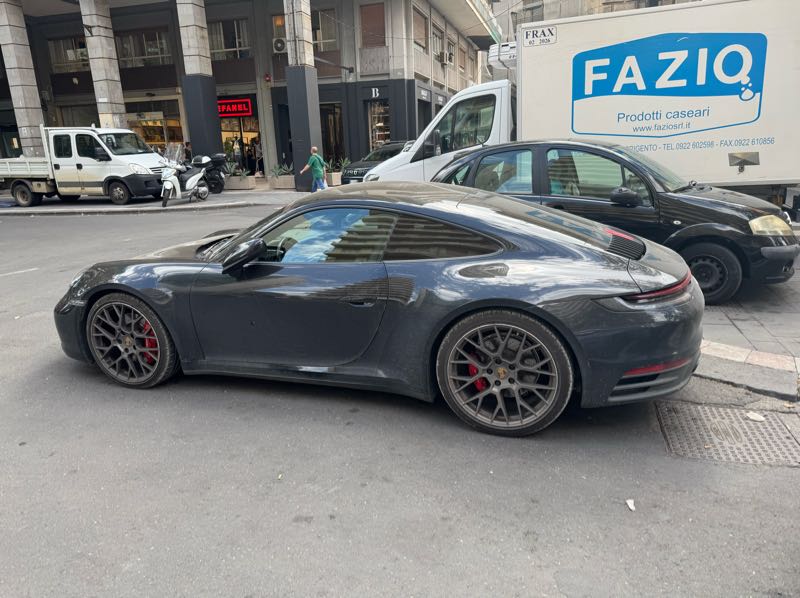 Porsche 911 spotted in Catania