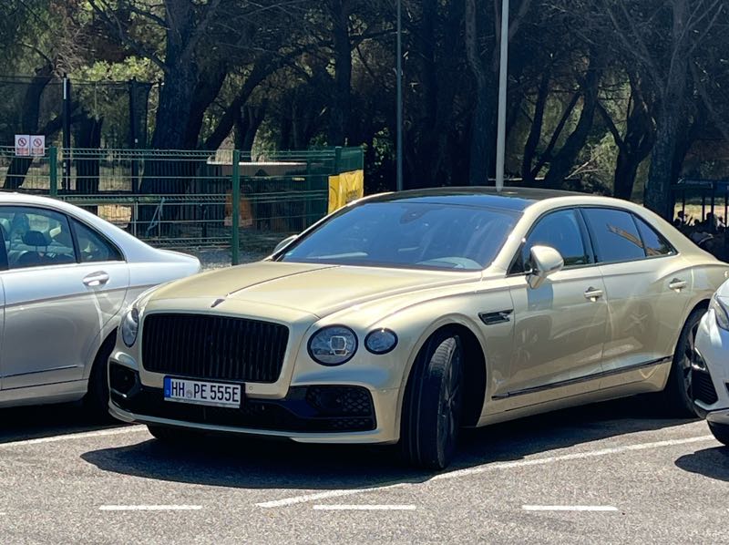 Bentley Flying Spur spotted in Montélimar