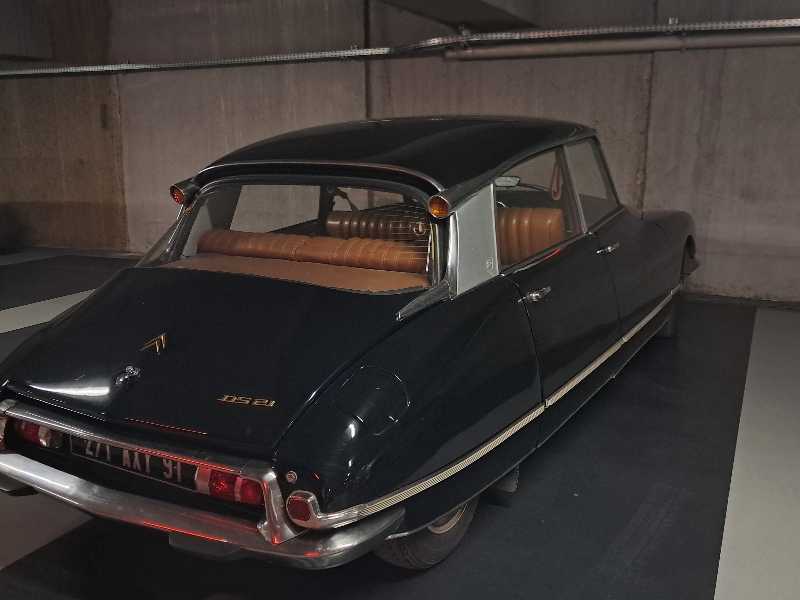 Citroën DS spotted in Chartres