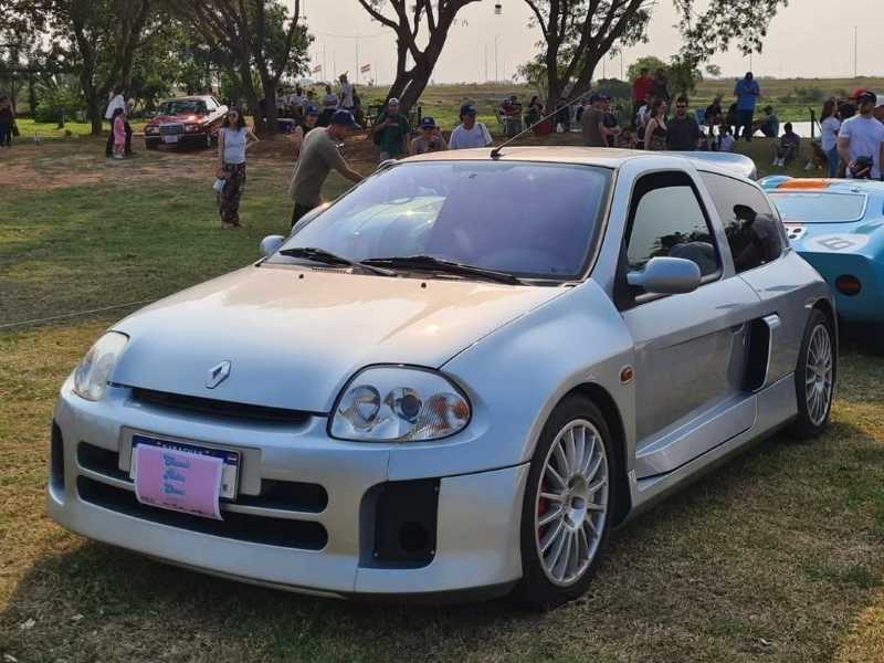 Renault Clio V6 spotted in Asunción