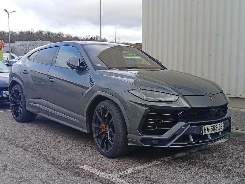 Lamborghini Urus (2021) spotted in Dijon, France