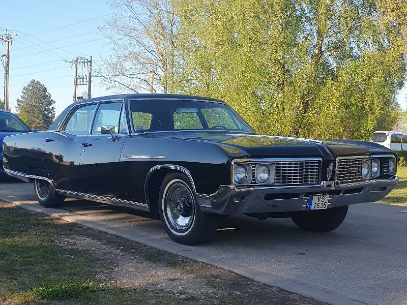 Oldsmobile 88 spotted in Riga