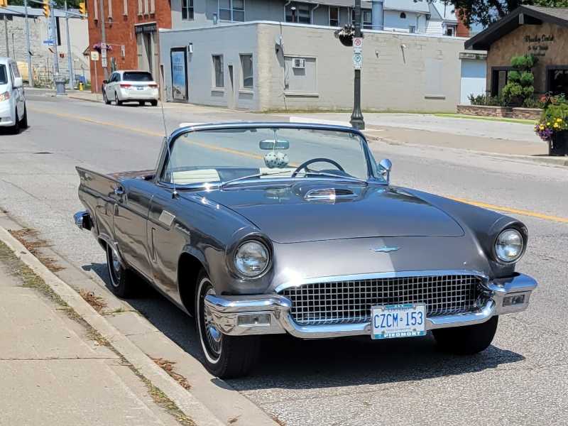 Ford Thunderbird spotted in Leamington