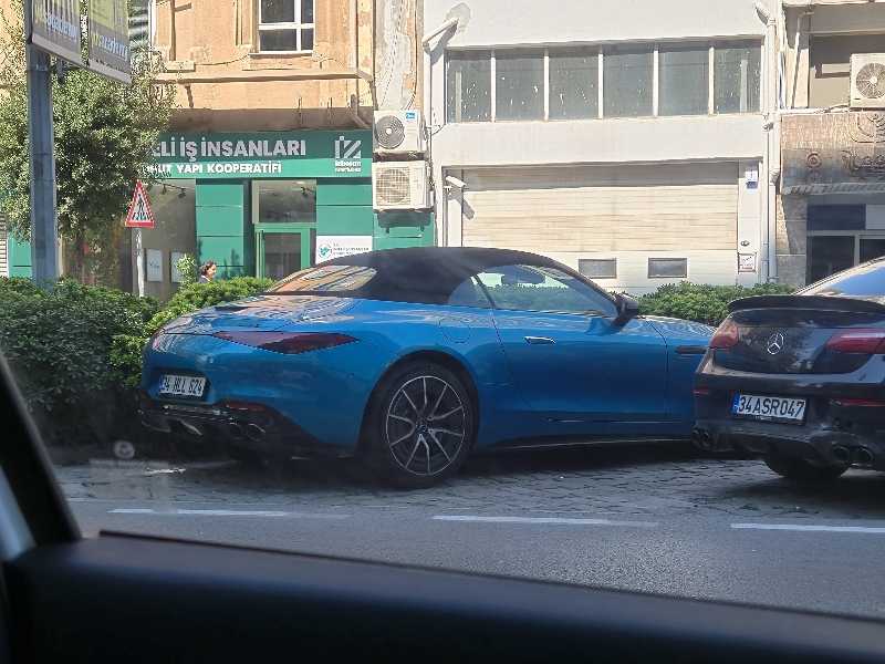 Mercedes-Benz SL spotted in İzmir