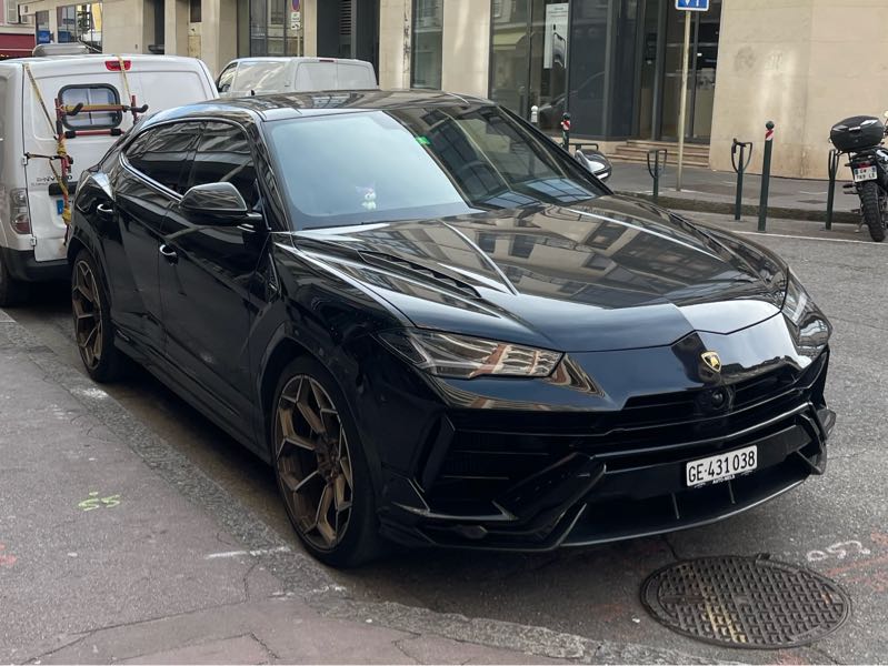 Lamborghini Urus spotted in Annecy