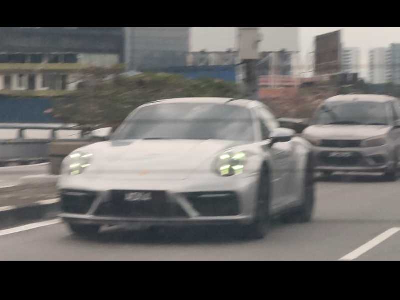 Porsche 911 spotted in Batam