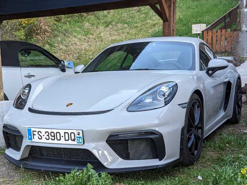 Porsche Cayman GT4 spotted in Châteauroux