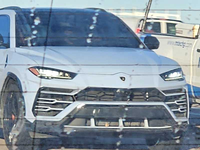 Lamborghini Urus spotted in Aurora