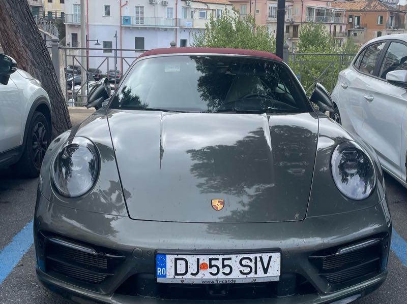 Porsche 911 spotted in Lamezia Terme