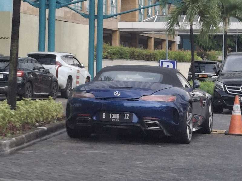 Mercedes-Benz AMG GT Roadster spotted in Jakarta
