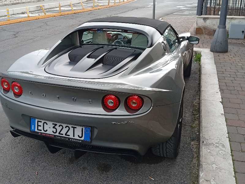 Lotus Elise (2005) spotted in Rome, Italy