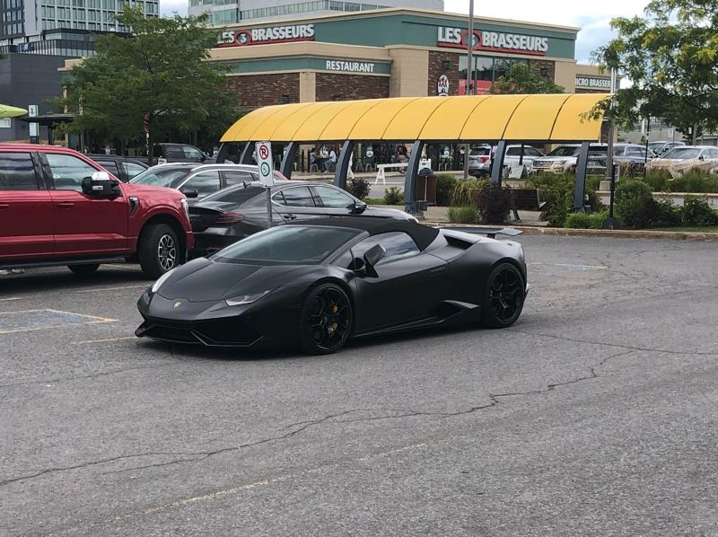 Lamborghini Huracán (2015) spotted in Montréal, Canada