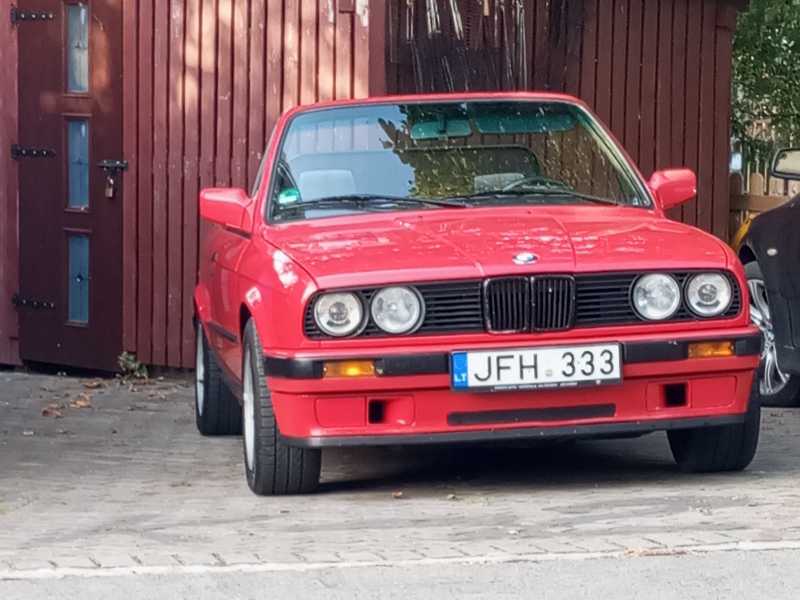 BMW 3 Series (1990) spotted in Neringa, Lithuania
