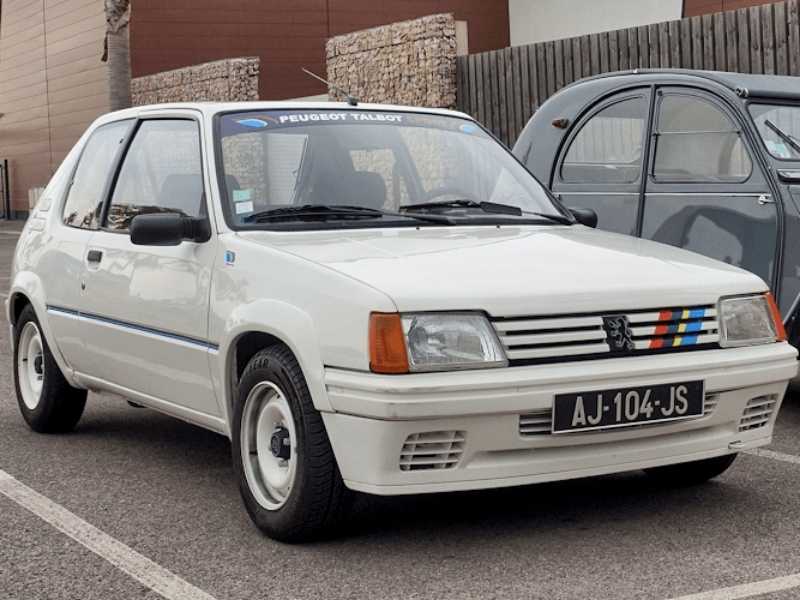 Peugeot 205 Turbo 16 spotted in La Tremblade