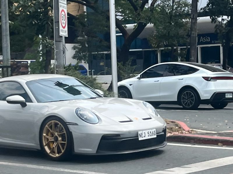 Porsche 911 spotted in Quezon City