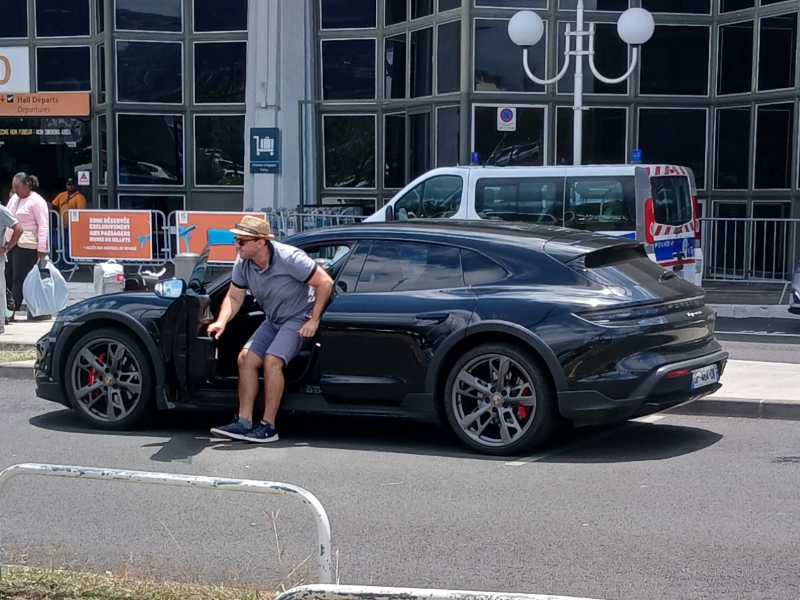 Porsche Taycan Cross Turismo spotted in Saint-Paul