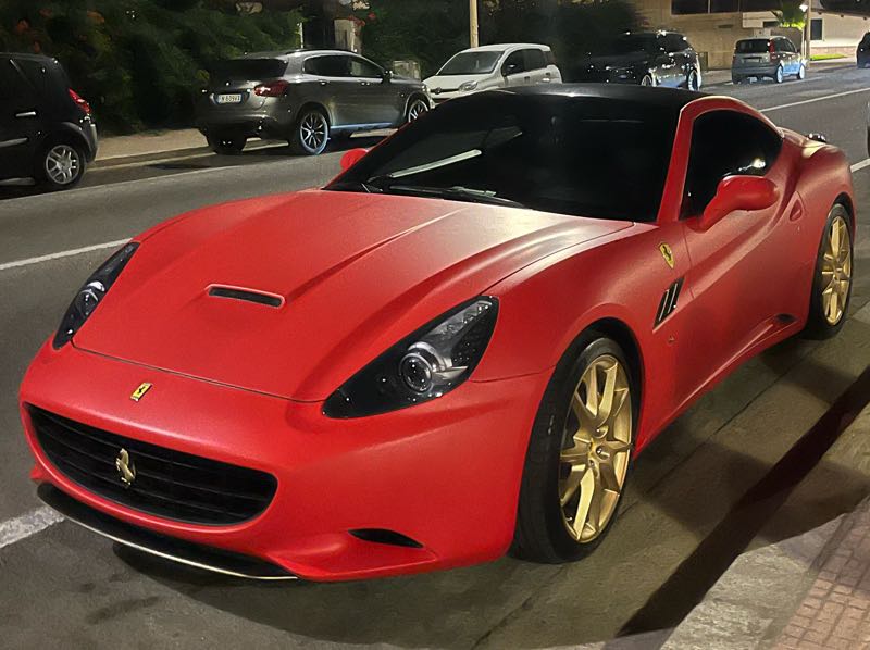 Ferrari California spotted in Locri