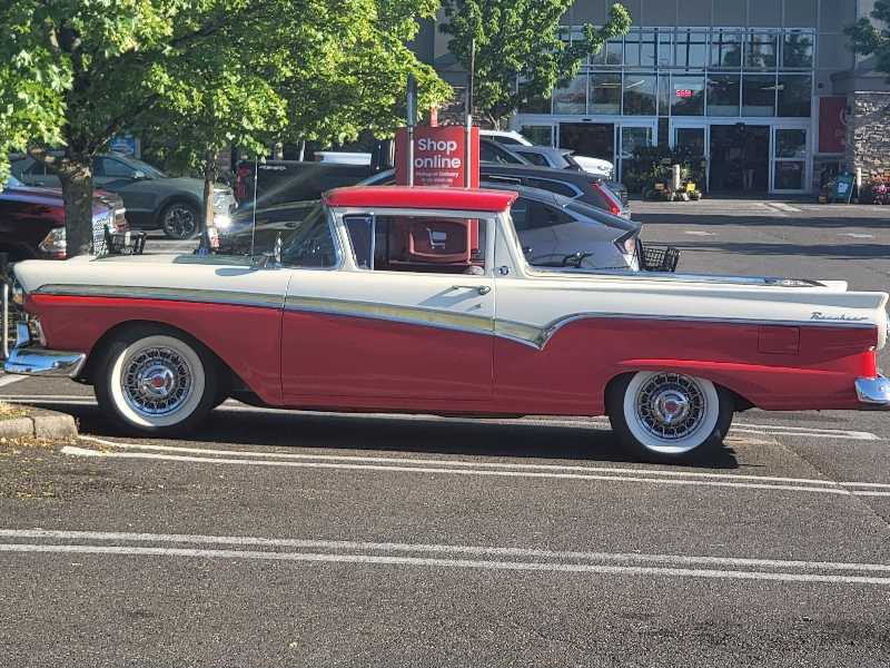 Ford Fairlane spotted in Lakewood