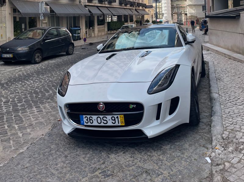 Jaguar F-Type R spotted in Lisbon