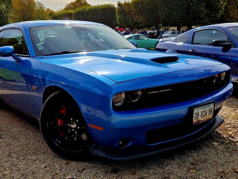 Dodge Challenger spotted in Montereau-Fault-Yonne