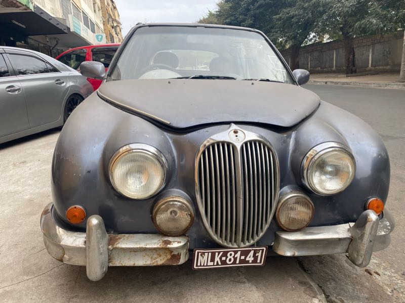 Jaguar Mark II spotted in Maputo