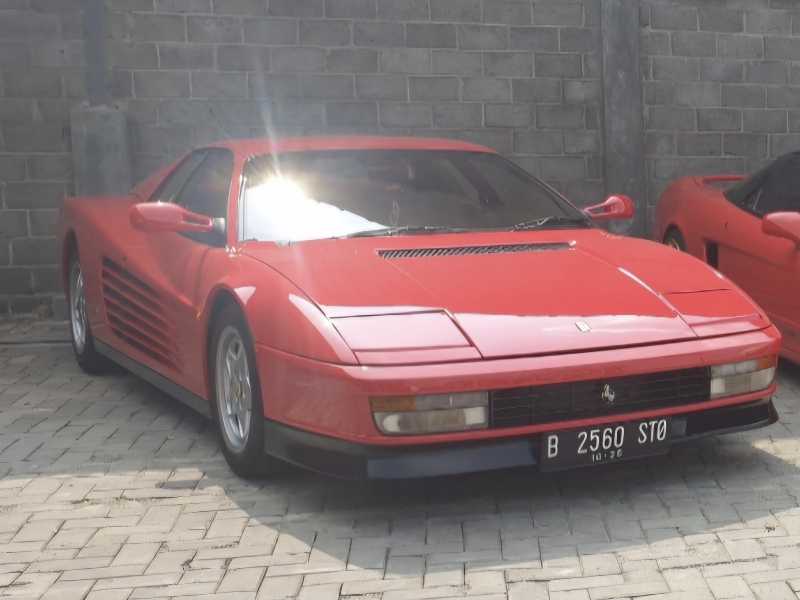 Ferrari Testarossa (1984) spotted in Tangerang, Indonesia