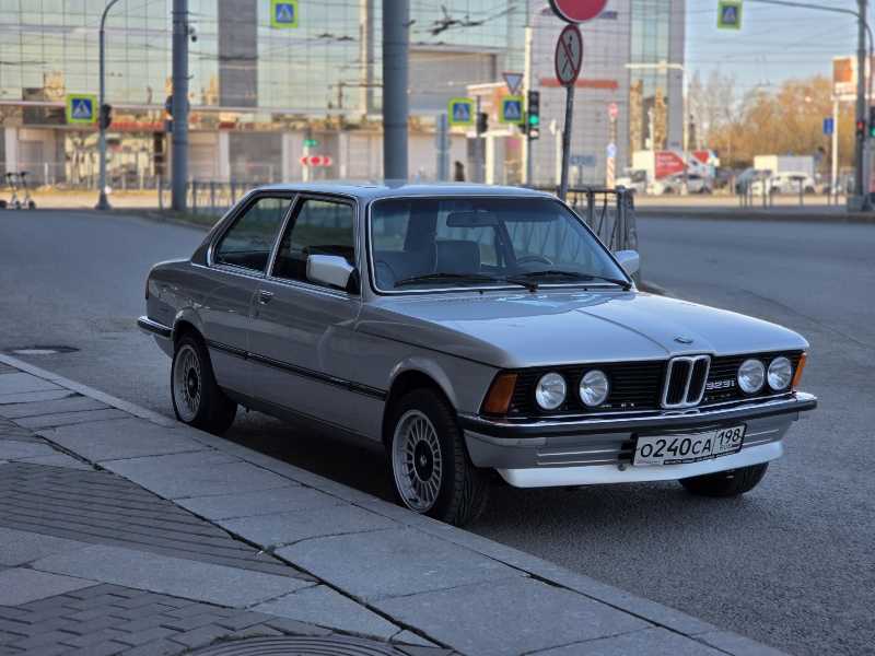 BMW 320i spotted in Piacenza