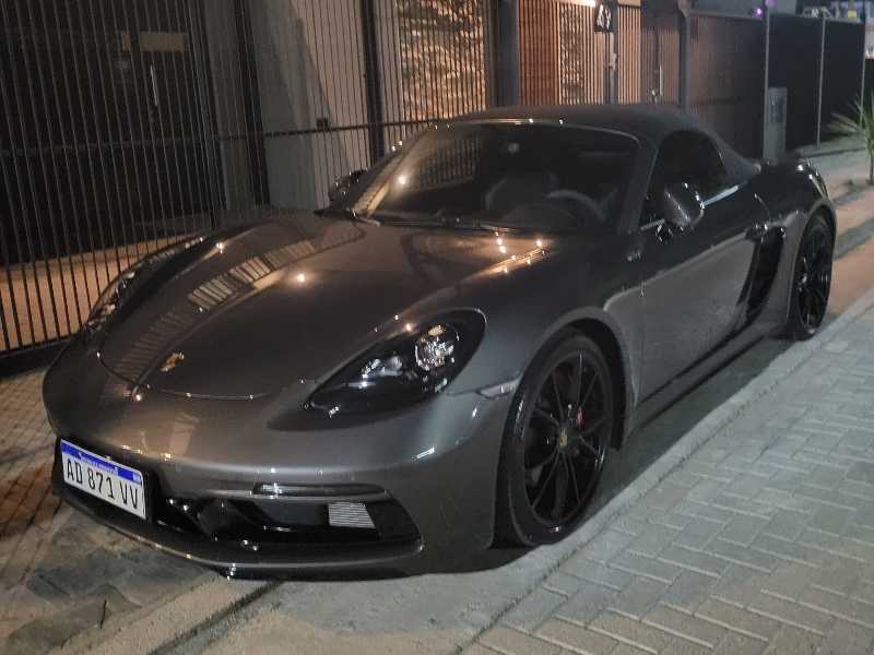 Porsche Cayman spotted in Villa Carlos Paz