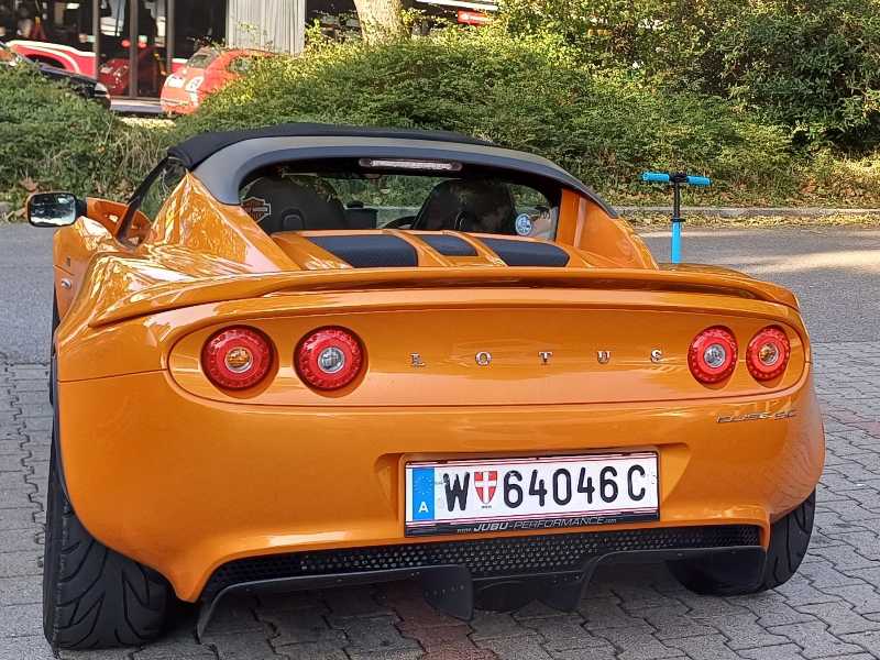 Lotus Elise (2015) spotted in Vienna, Austria