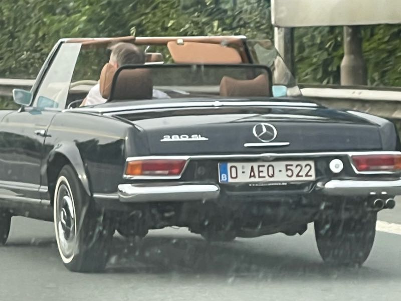 Mercedes-Benz 280 SL spotted in Gent
