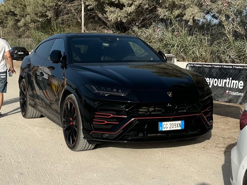 Lamborghini Urus spotted in Gallipoli