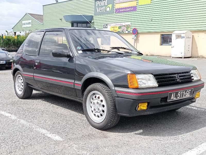 Peugeot 205 GTI spotted in Bordeaux