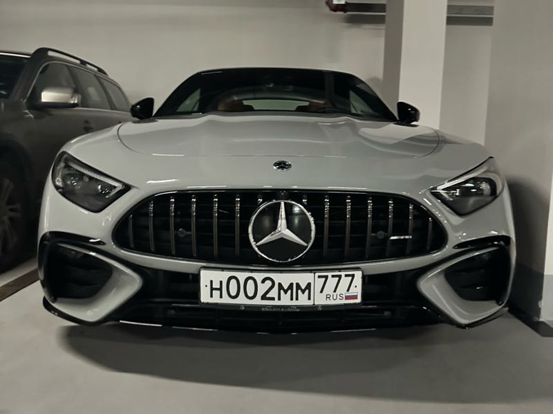 Mercedes-Benz SL spotted in Moscow