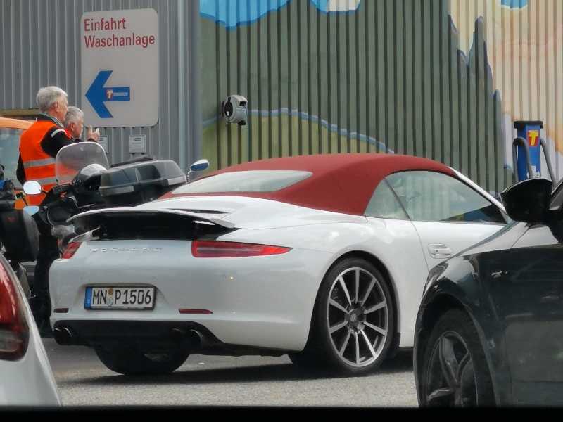 Porsche 911 Carrera 4 Cabriolet spotted in Vienna