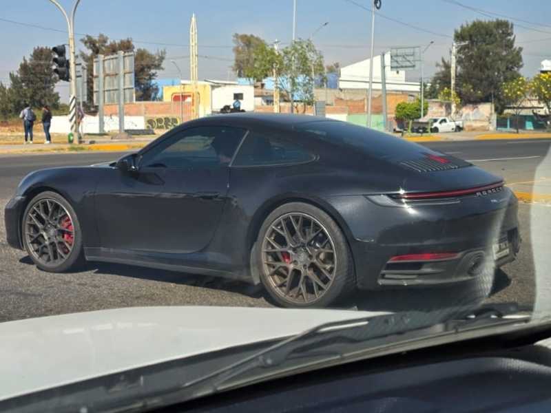 Porsche 911 Carrera spotted in Celaya