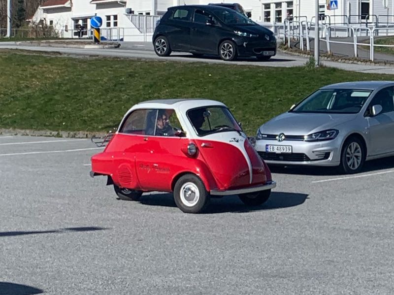 BMW Isetta spotted in Vang