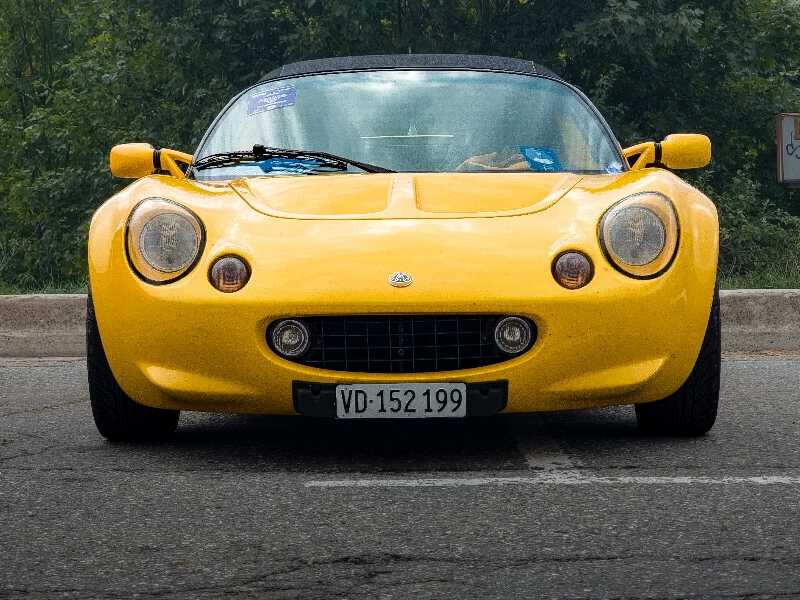 Lotus Elise (2000) spotted in Grenoble, France