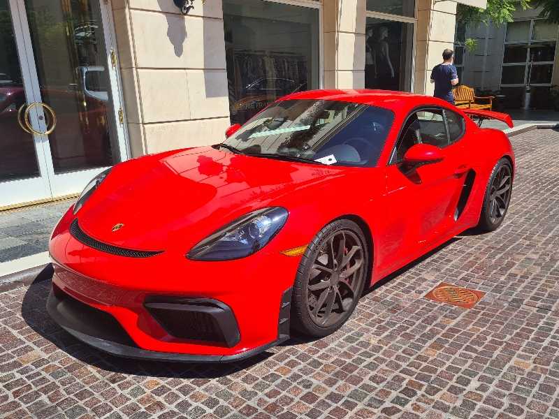 Porsche 718 Cayman GT4 (2021) spotted in Los Angeles, United States