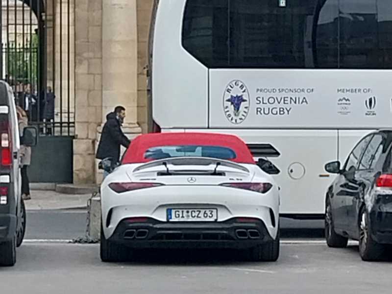 Mercedes-Benz SL 63 AMG spotted in Paris