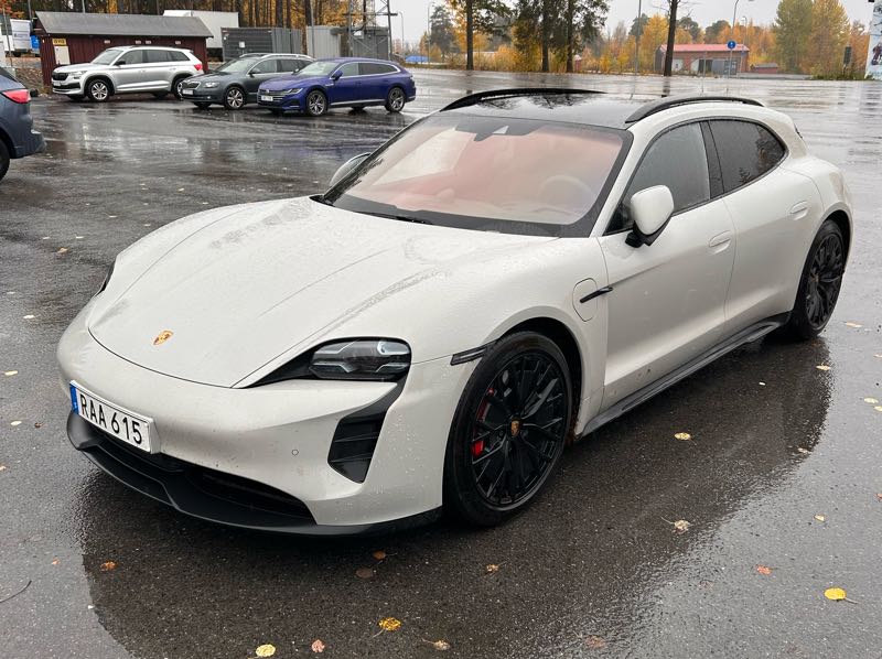 Porsche Taycan Cross Turismo spotted in Östersund