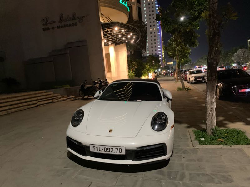 Porsche 911 spotted in Da Nang